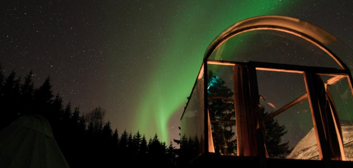 Northern lights accommodation in glas hut near Tromsø