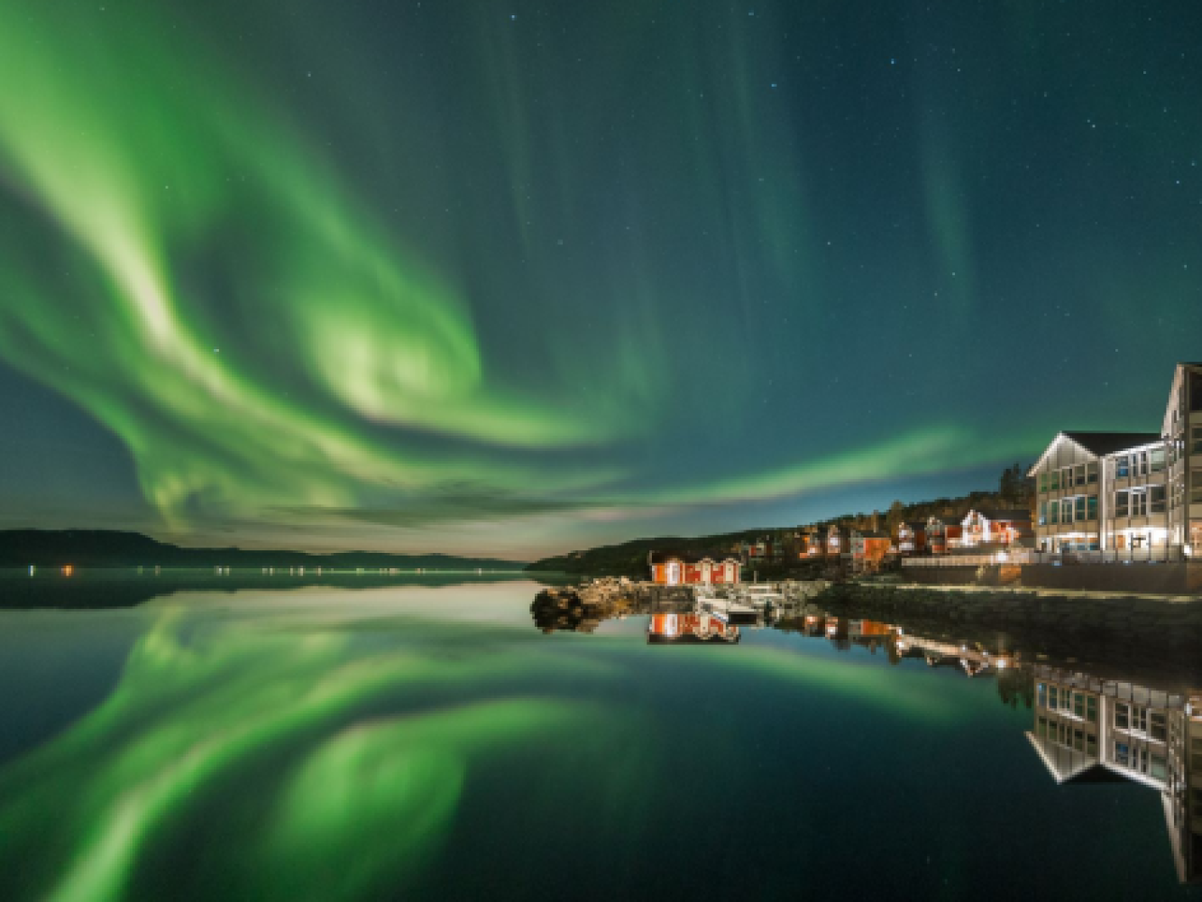 Northern lights dancing over Malangen Resort